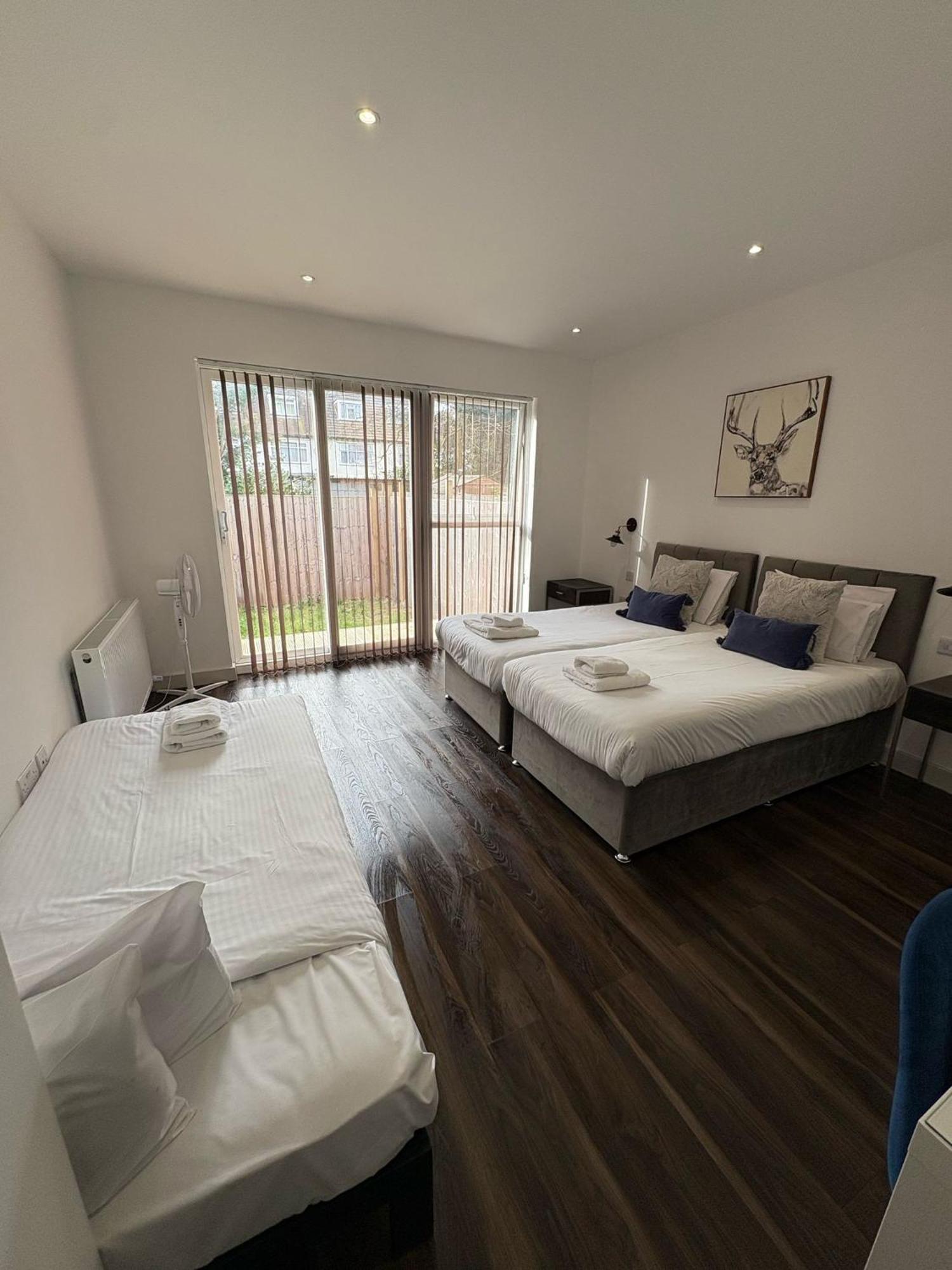 Star London Finchley Road 3-Bed Escape With Garden Apartment ภายนอก รูปภาพ